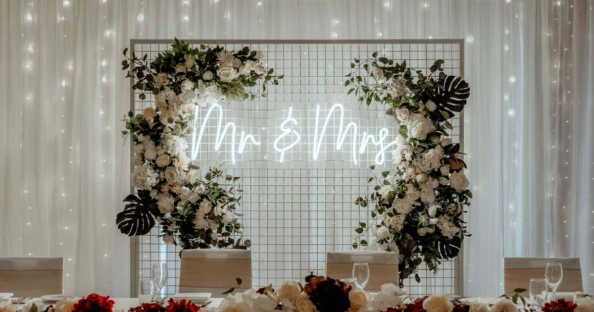 How to Use Neon Signs to Create a Memorable Wedding Party