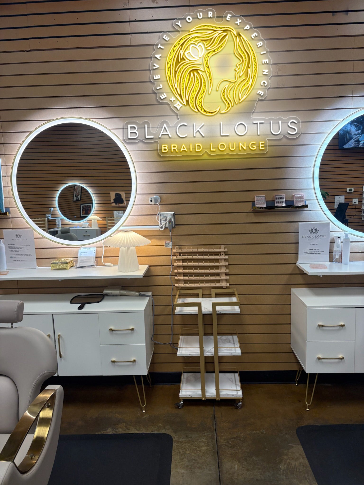 BLACK LOTUS BRAID LOUNGE – Premium Neon Artwork