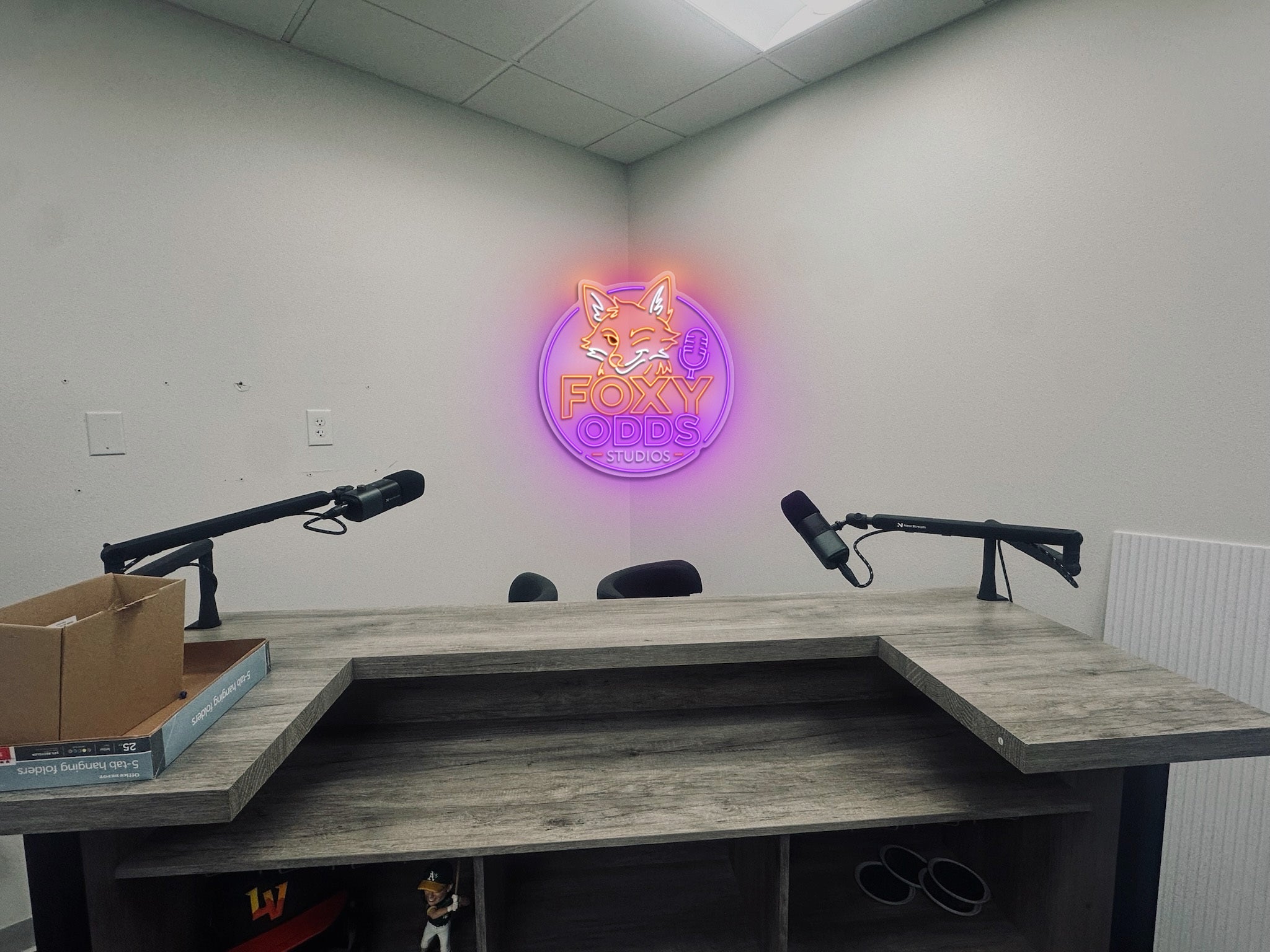 FOXY ODDS STUDIOS -  Premium Neon Artwork